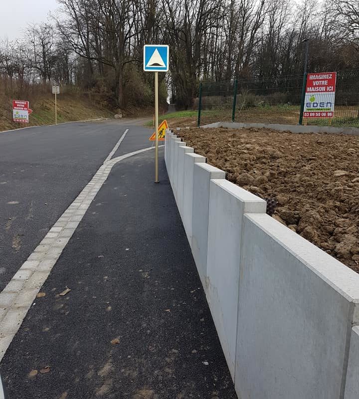 Escalier suspendu, bloc marche,  murets Montbéliard 18