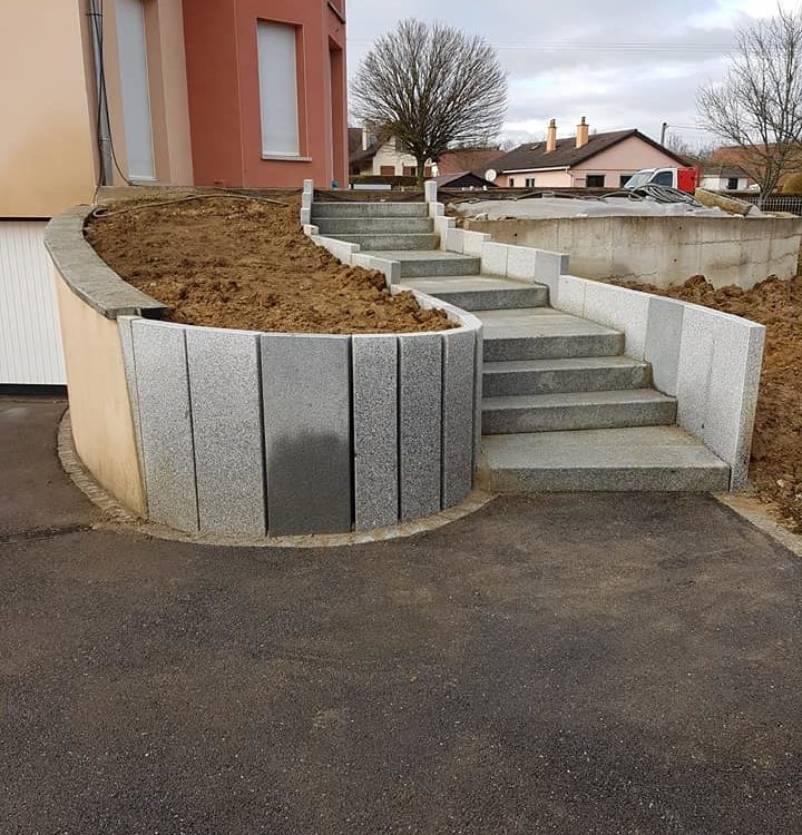 Escalier suspendu, bloc marche,  murets Rixheim