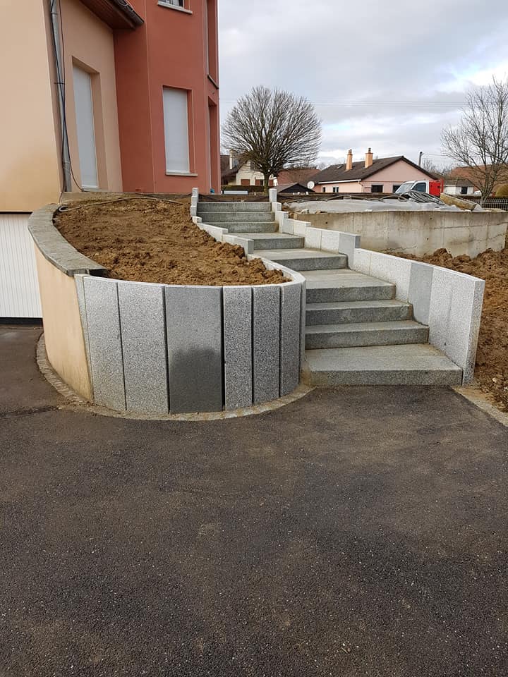 Escalier suspendu, bloc marche,  murets Rixheim
