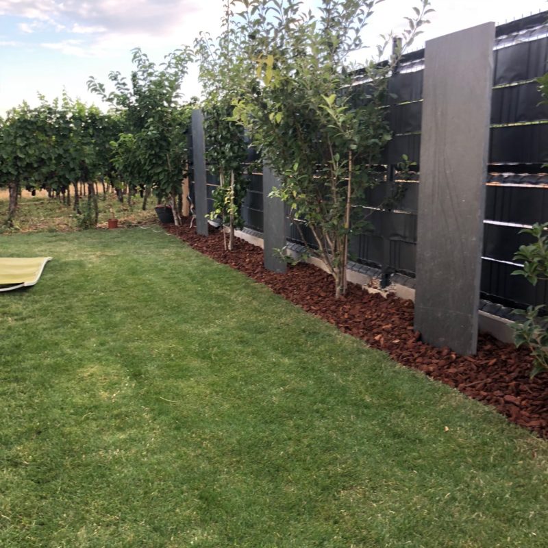Pose de pelouse en rouleau, Bloc d&#8217;ardoise décoratif, Plantation d&#8217;arbre fruitiers en palissade Montbéliard 2