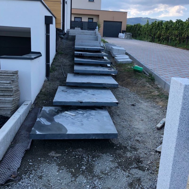 Escalier suspendu, bloc marche,  murets Belfort 28